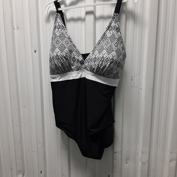 Ladies swimsuit (plus size) - Picture 2 of 4